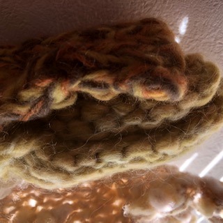 日が差す場所のニット編地